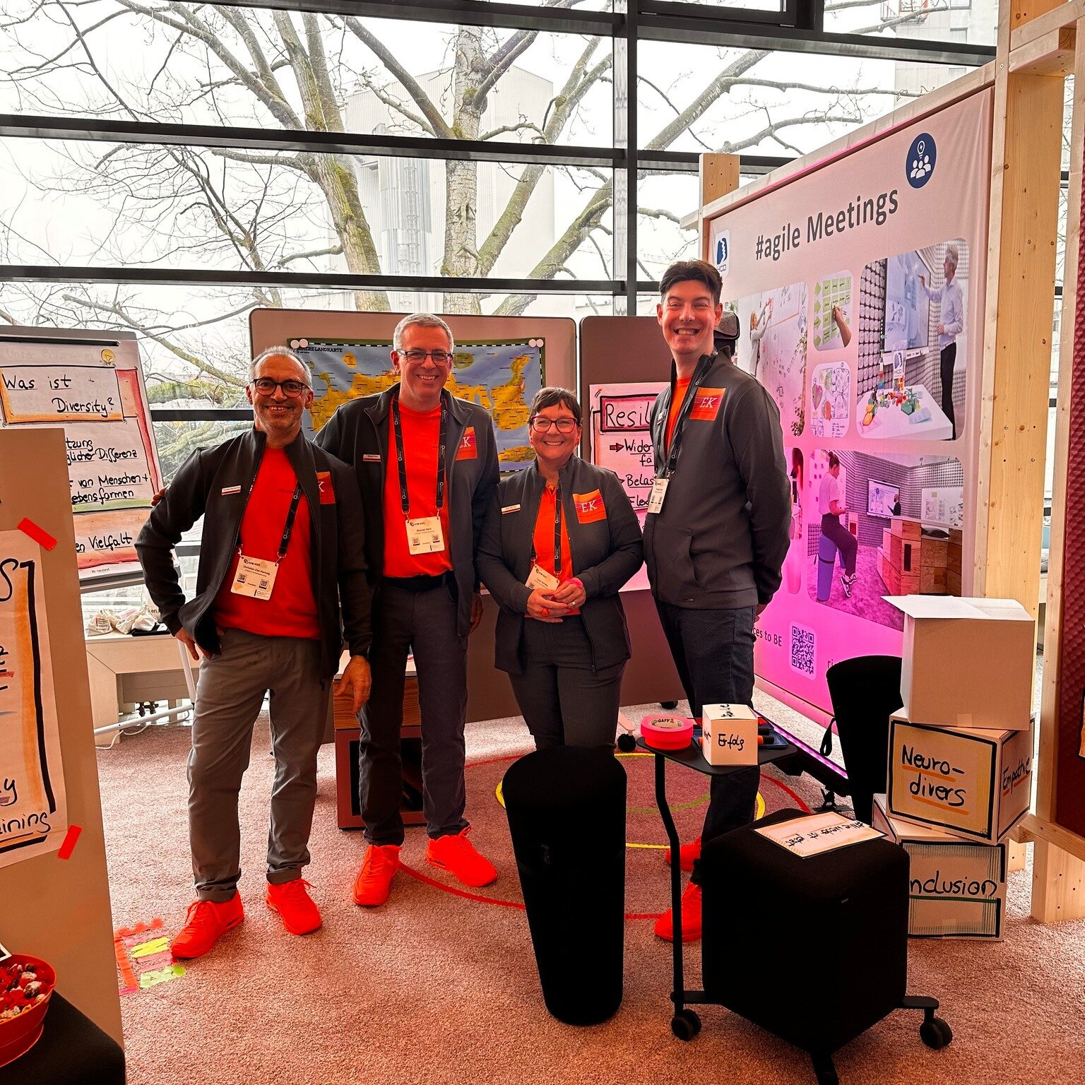 Das EK-Team am Messestand auf der CCW